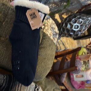 Musk Luk Gripper Socks infused with Jojoba Oil.  NEW. Size L/XL. Navy blue